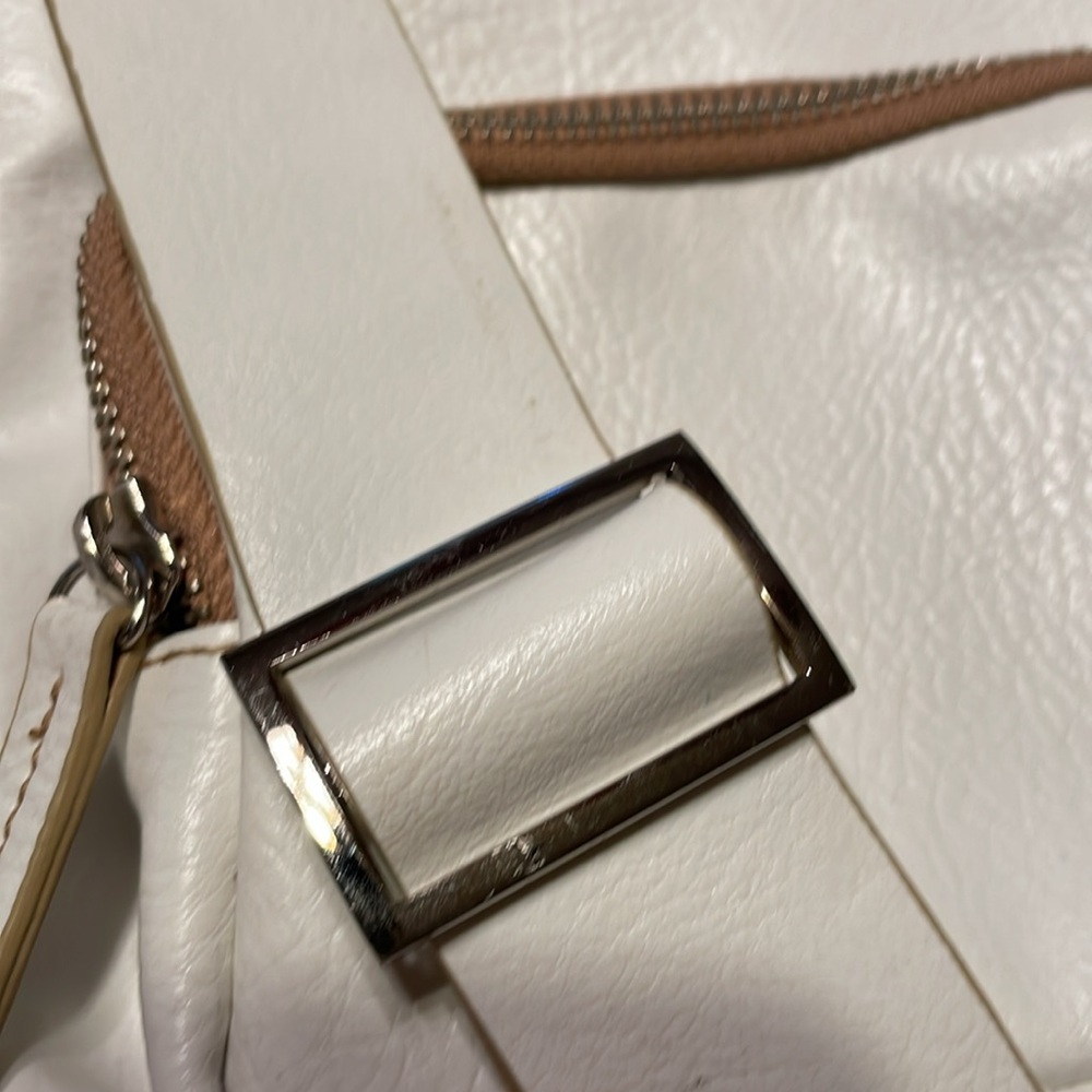Matt & Nat tote bag cream colored with gold lining 3 pockets in front - Picture 3 of 10
